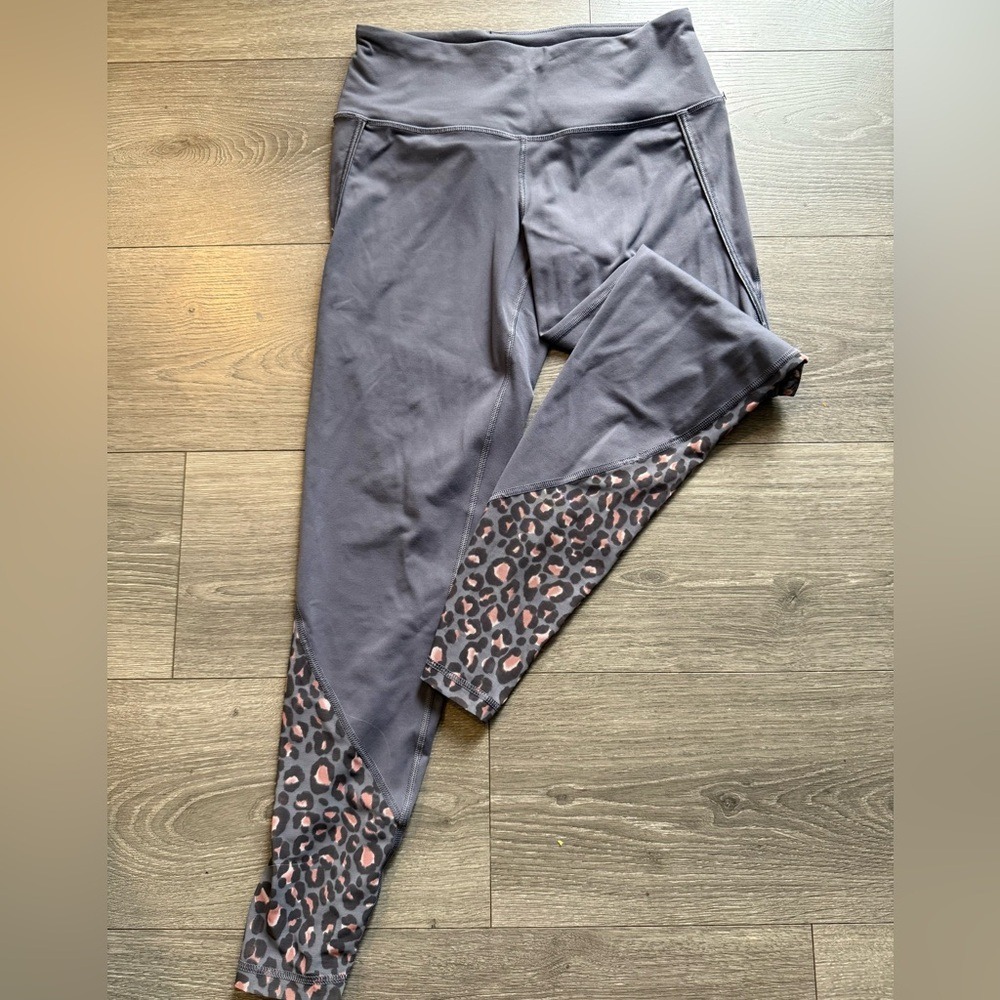 Victoria Sport Knockout‎ Gray Leopard Mesh Panel Leggings Tights Small Short